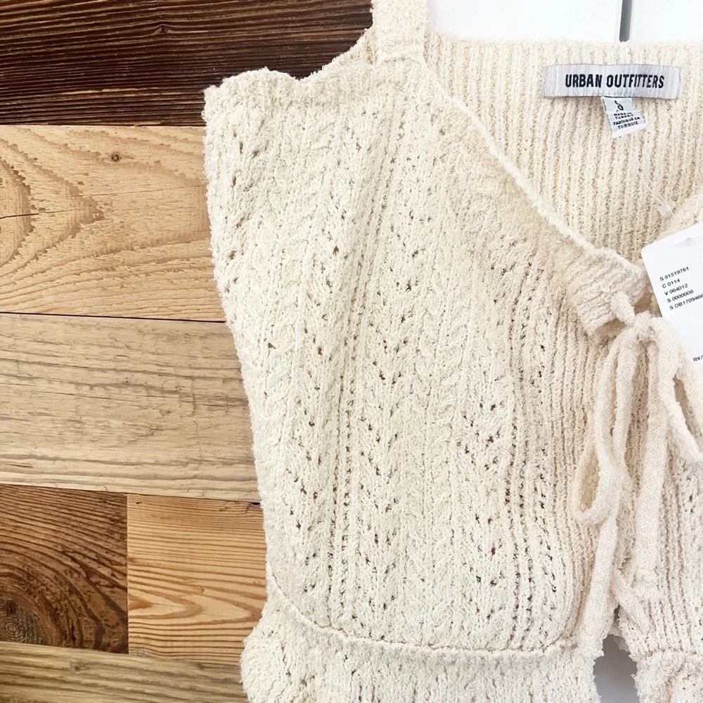 NWT URBAN OUTFITTERS Carmella Ruffle Knit Tank Top Large - Picture 6 of 6